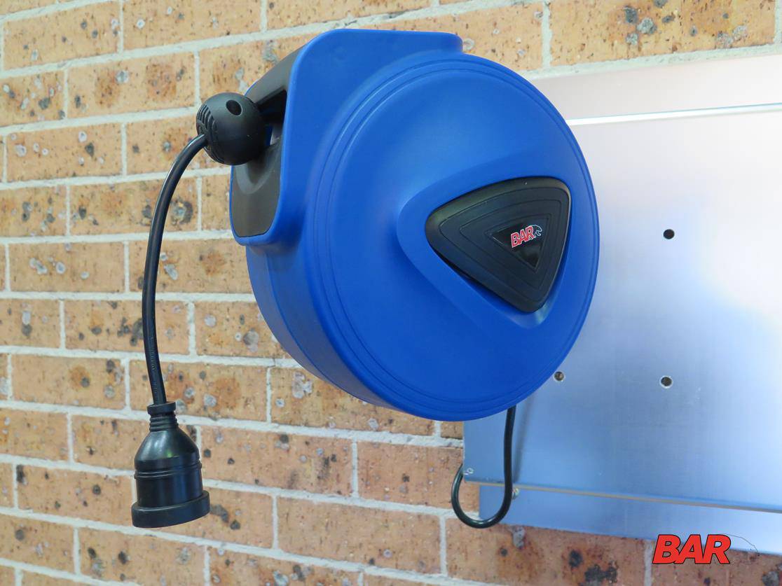 Bar - 20 Metre Retractable Extension Cord Reel - Image 2