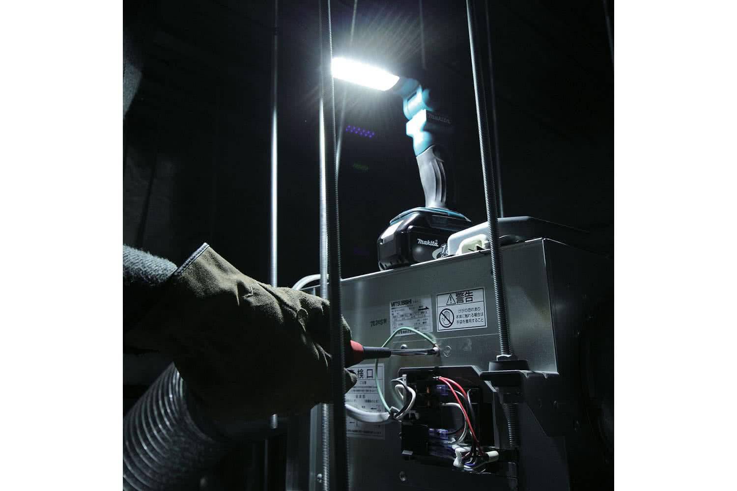 Makita - DML801 18V LXT LED Flashlight - Image 2